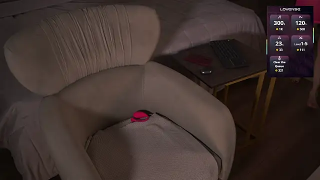 eseniyavl online show from April 13, 2026, 5:35 am