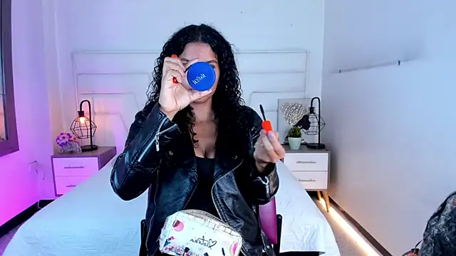 Ellie Alves online show from February 17, 2025, 12:59 pm