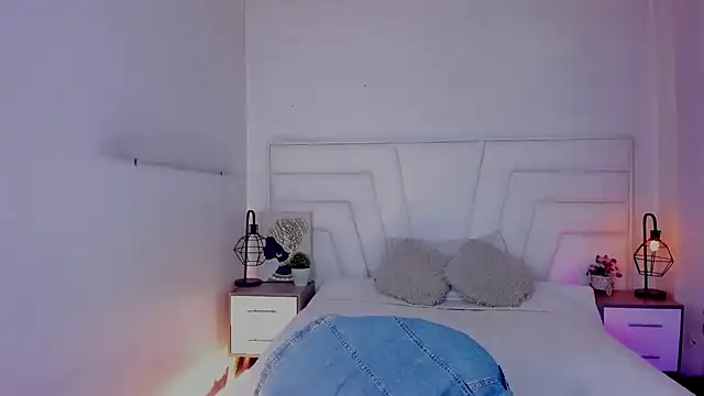 Ellie Alves online show from February 28, 2025, 1:03 pm