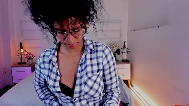 Ellie Alves online show from March 7, 2025, 12:34 pm