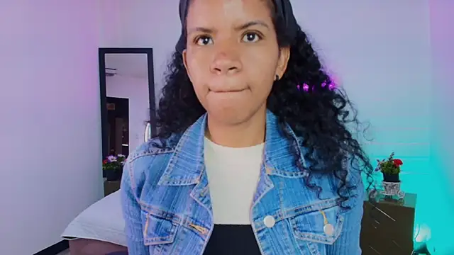 Ellie Alves online show from September 23, 2025, 1:36 pm