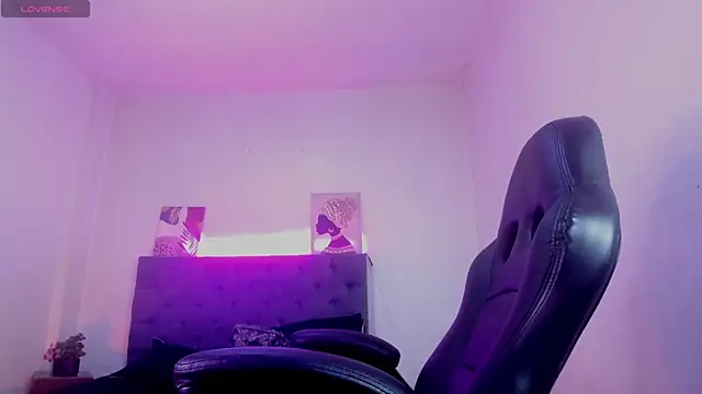 Ellie Alves online show from November 22, 2025, 2:49 pm