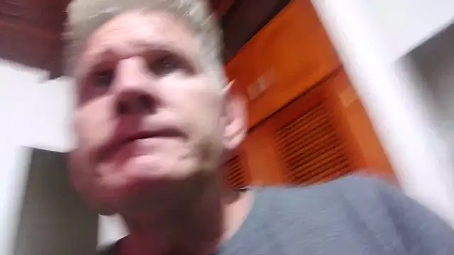 Snapshot of carlosbangsstar chatting on January 31, 2026, 7:23 pm carlosbangsstar online show from January 31, 2026, 7:23 pm