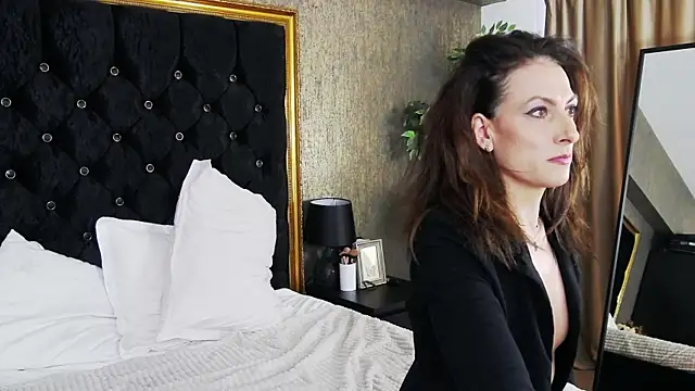 LisaCroft online show from February 11, 2025, 9:31 am