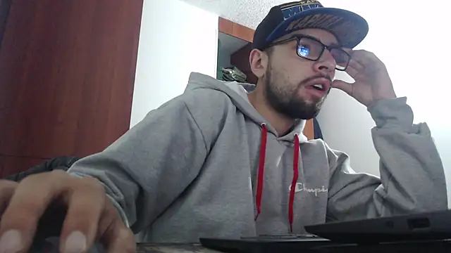 fvckolombianguyy online show from February 10, 2025, 5:03 am