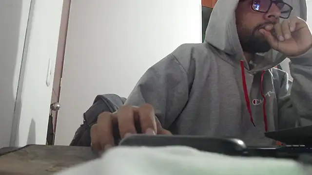 fvckolombianguyy online show from February 11, 2025, 5:26 am