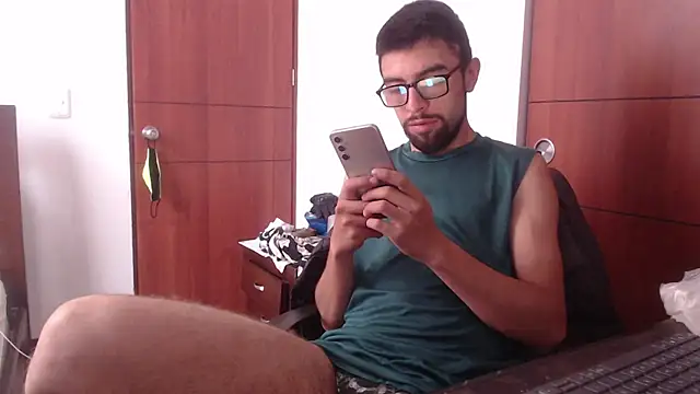 fvckolombianguyy online show from February 24, 2025, 6:04 pm