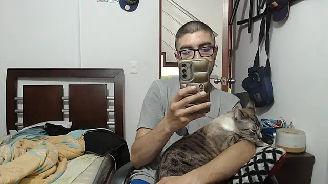 fvckolombianguyy online show from March 7, 2025, 1:09 am