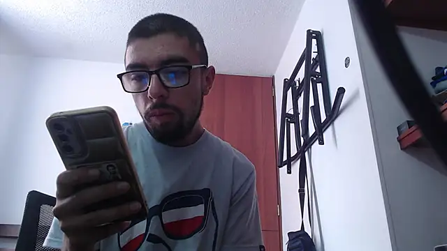 fvckolombianguyy online show from March 12, 2025, 3:29 pm