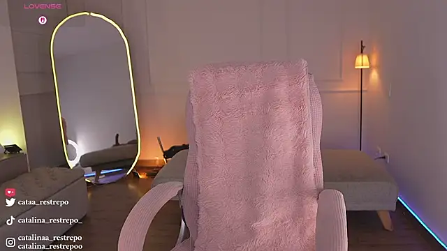 CATALINA RESTREPO online show from October 10, 2025, 1:59 am