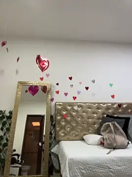 Fancyxlove online show from April 22, 2026, 12:18 pm