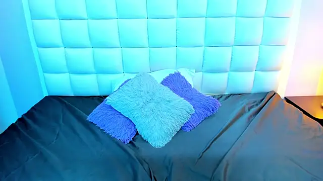 teresasroom  online show from April 15, 2026, 1:51 pm