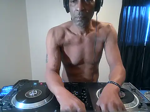 longdick4you8686 online show from February 13, 2025, 3:14 pm