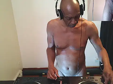 longdick4you8686 online show from April 11, 2026, 12:26 am