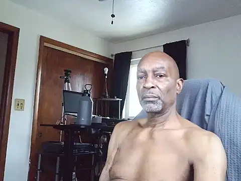 longdick4you8686 online show from April 13, 2026, 11:37 am