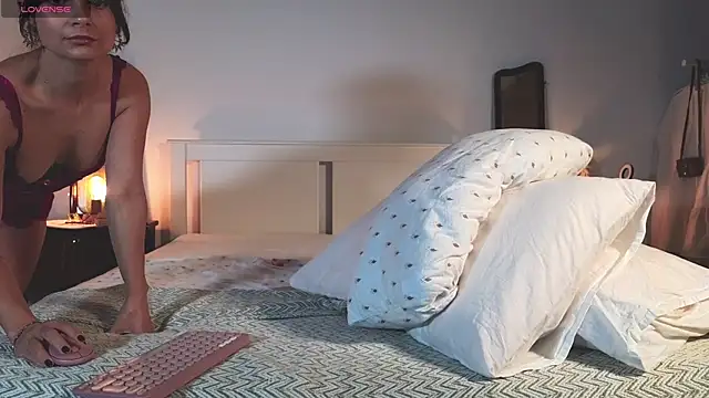 Snapshot of Sellena_love chatting on October 23, 2025, 10:08 pm Sellena love online show from October 23, 2025, 10:08 pm