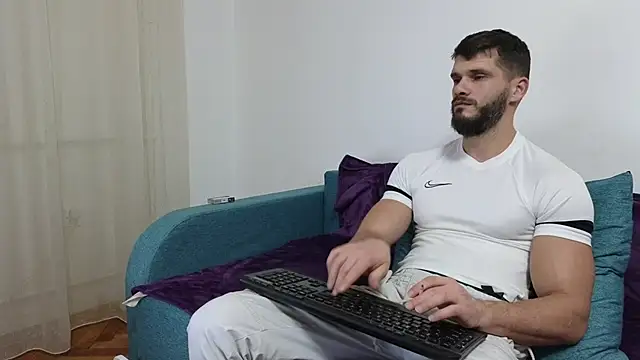 Snapshot of MauroTwin chatting on December 18, 2024, 8:03 pm MauroTwin online show from December 18, 2024, 8:03 pm