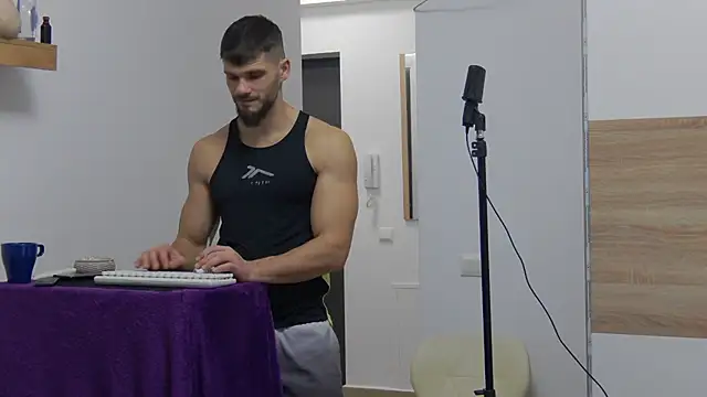 Snapshot of MauroTwin chatting on January 16, 2025, 5:12 pm MauroTwin online show from January 16, 2025, 5:12 pm