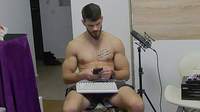 Snapshot of MauroTwin chatting on February 7, 2025, 5:51 pm MauroTwin online show from February 7, 2025, 5:51 pm