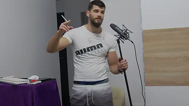 Snapshot of MauroTwin chatting on February 8, 2025, 4:57 pm MauroTwin online show from February 8, 2025, 4:57 pm