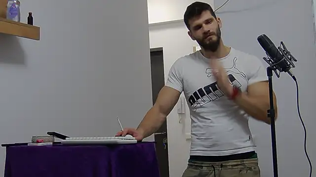 Snapshot of MauroTwin chatting on February 9, 2025, 5:33 pm MauroTwin online show from February 9, 2025, 5:33 pm