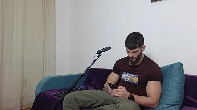 Snapshot of MauroTwin chatting on February 19, 2025, 7:48 pm MauroTwin online show from February 19, 2025, 7:48 pm