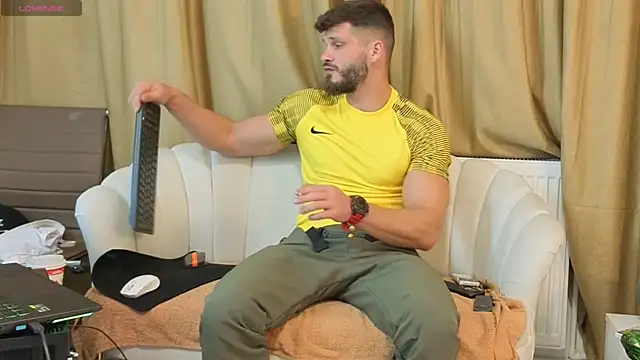 Snapshot of MauroTwin chatting on October 20, 2025, 6:52 pm MauroTwin online show from October 20, 2025, 6:52 pm