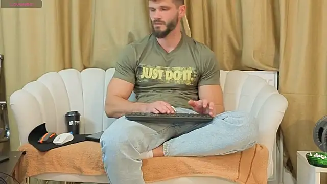 Snapshot of MauroTwin chatting on October 25, 2025, 5:08 pm MauroTwin online show from October 25, 2025, 5:08 pm