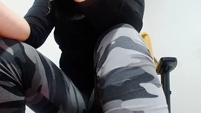 dalilasquirt1 online show from October 25, 2025, 11:40 am