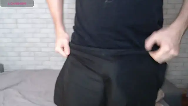 Alexxx horny online show from November 28, 2025, 5:04 pm