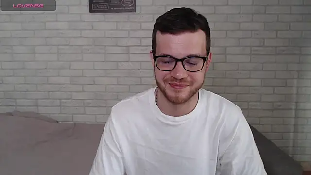 Snapshot of Alexxx_horny chatting on July 27, 2026, 7:04 am Alexxx horny online show from July 27, 2026, 7:04 am