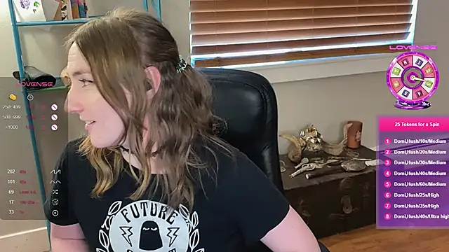 luluvaladon online show from February 22, 2025, 11:57 pm