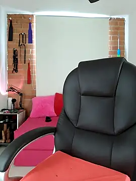 YOURSDEBORA online show from March 19, 2025, 7:17 pm