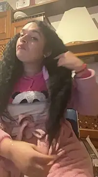 luanadigarda online show from January 15, 2025, 2:35 pm