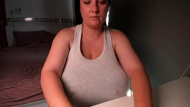 alisiaparril online show from September 15, 2025, 5:18 am