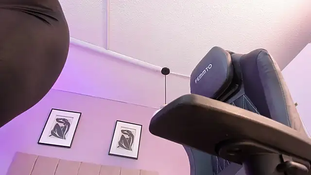 Inndrahot online show from March 14, 2025, 3:48 am