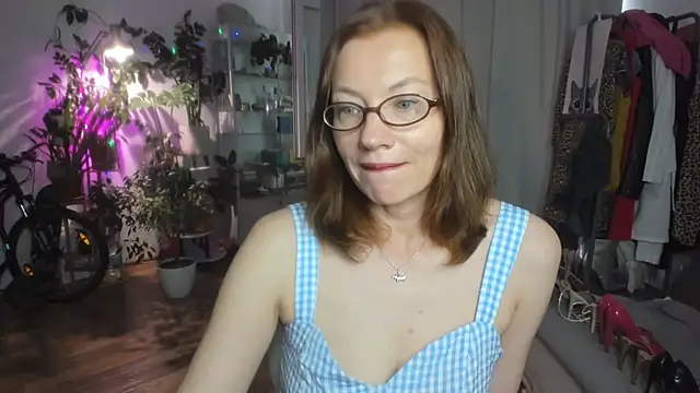 Snapshot of Constancia_pure chatting on June 12, 2026, 1:32 pm Constancia pure online show from June 12, 2026, 1:32 pm