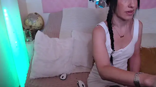 -carla- online show from October 30, 2025, 3:13 pm