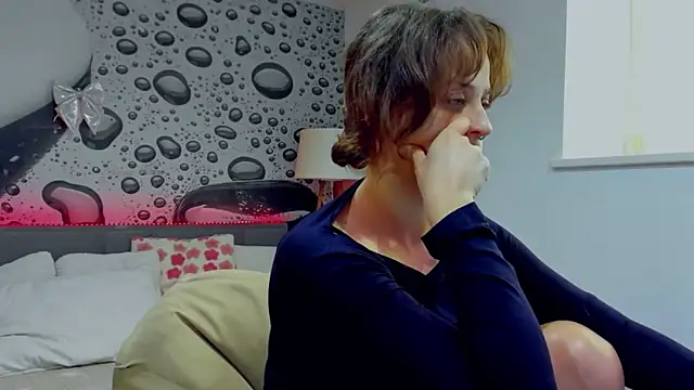 AlmaFancy online show from April 24, 2026, 5:32 am