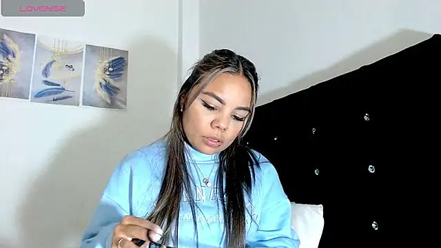 Kylie loveee online show from March 12, 2026, 1:23 am