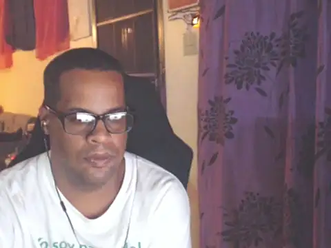 thesugar32 online show from October 9, 2025, 2:09 am