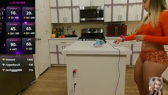 Snapshot of Blondiewithanass chatting on November 27, 2025, 11:56 am Blondiewithanass online show from November 27, 2025, 11:56 am