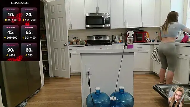 Blondiewithanass online show from April 18, 2026, 7:07 pm