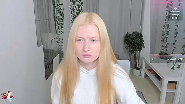 Laly Peach online show from July 21, 2026, 12:07 pm