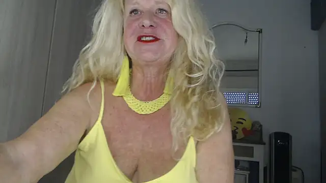 Snapshot of THESensualhorny chatting on February 18, 2025, 12:39 pm THESensualhorny online show from February 18, 2025, 12:39 pm