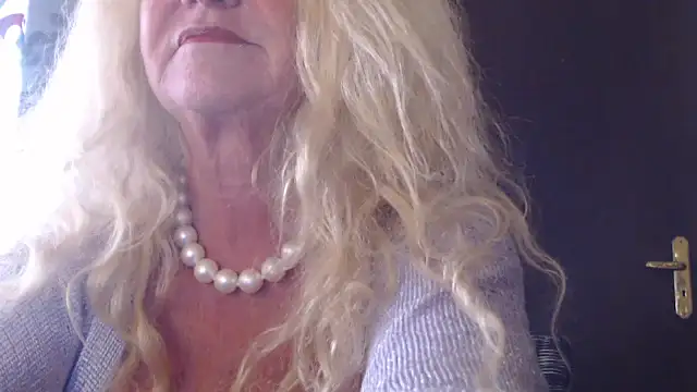 Snapshot of THESensualhorny chatting on November 21, 2025, 3:22 pm THESensualhorny online show from November 21, 2025, 3:22 pm