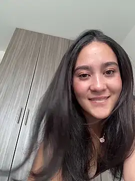 Nina lovi online show from April 17, 2026, 8:45 pm