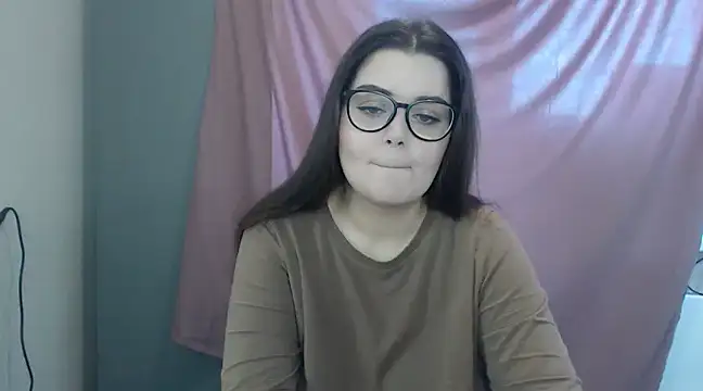 ohhhMie online show from February 16, 2025, 9:37 am