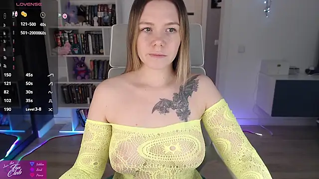 Emma Bryan online show from April 4, 2026, 8:50 pm