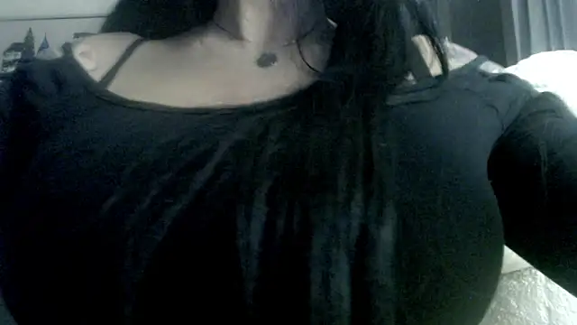 stormylana online show from April 15, 2026, 7:37 am